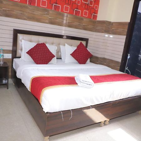 Hotel Aditya Residency Near Sector 63 Metro Station ノイダ エクステリア 写真