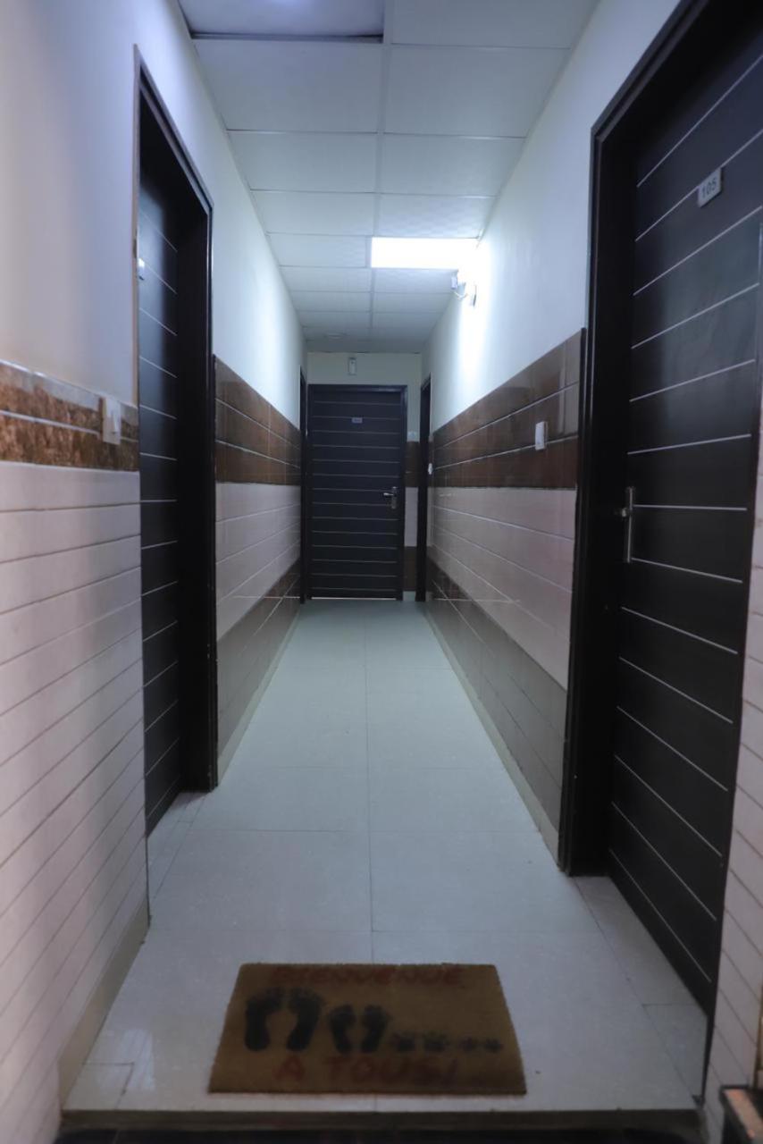Hotel Aditya Residency Near Sector 63 Metro Station ノイダ エクステリア 写真