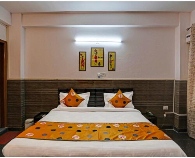 Hotel Aditya Residency Near Sector 63 Metro Station ノイダ エクステリア 写真